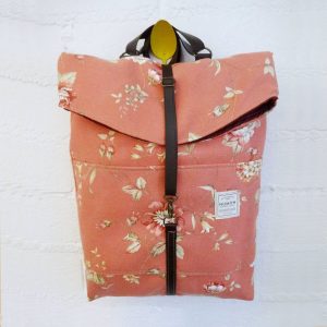 Mochila reciclada de tela vintage con estampado de flores